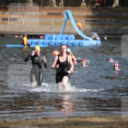 14.09.2025 - Stadtparktriathlon Michael Strokosch http://msf.ph/oto/8870043 14.09.2025 11:11:32 Schwimmen 951, 1000 meine-sportfotos.de