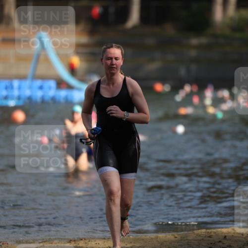 14.09.2025 - Stadtparktriathlon Michael Strokosch http://msf.ph/oto/8870054 14.09.2025 11:11:37 Schwimmen 951, 985, 1000 meine-sportfotos.de