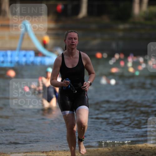 14.09.2025 - Stadtparktriathlon Michael Strokosch http://msf.ph/oto/8870057 14.09.2025 11:11:37 Schwimmen 951, 985, 1000 meine-sportfotos.de