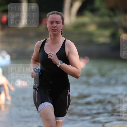 14.09.2025 - Stadtparktriathlon Michael Strokosch http://msf.ph/oto/8870061 14.09.2025 11:11:39 Schwimmen 951, 985, 987, 1000 meine-sportfotos.de