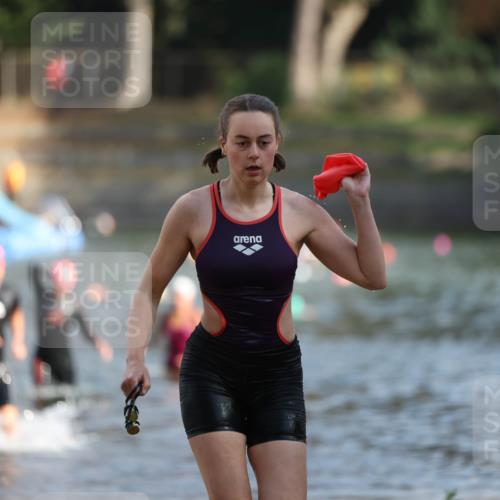 14.09.2025 - Stadtparktriathlon Michael Strokosch http://msf.ph/oto/8870113 14.09.2025 11:11:54 Schwimmen 955, 987, 992, 993 meine-sportfotos.de