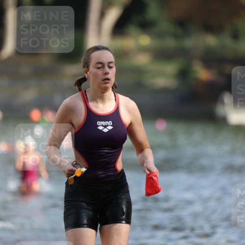14.09.2025 - Stadtparktriathlon Michael Strokosch http://msf.ph/oto/8870115 14.09.2025 11:11:54 Schwimmen 955, 987, 992, 993 meine-sportfotos.de