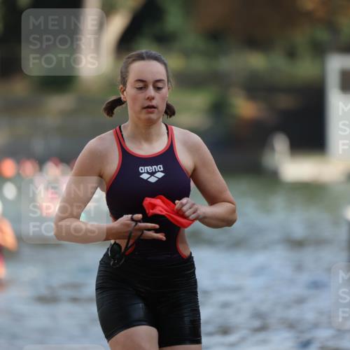 14.09.2025 - Stadtparktriathlon Michael Strokosch http://msf.ph/oto/8870117 14.09.2025 11:11:54 Schwimmen 955, 987, 992, 993 meine-sportfotos.de