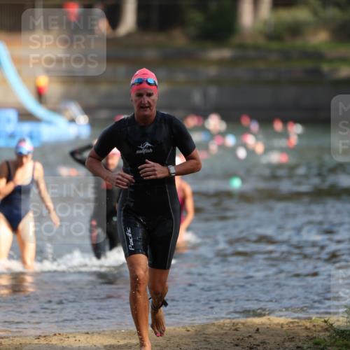 14.09.2025 - Stadtparktriathlon Michael Strokosch http://msf.ph/oto/8870125 14.09.2025 11:11:58 Schwimmen 930, 955, 992, 993, 1011 meine-sportfotos.de