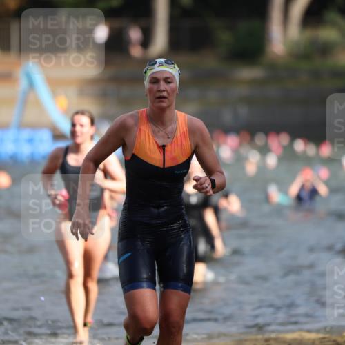 14.09.2025 - Stadtparktriathlon Michael Strokosch http://msf.ph/oto/8870231 14.09.2025 11:12:45 Schwimmen 932, 935, 979, 984, 996, 1015 meine-sportfotos.de