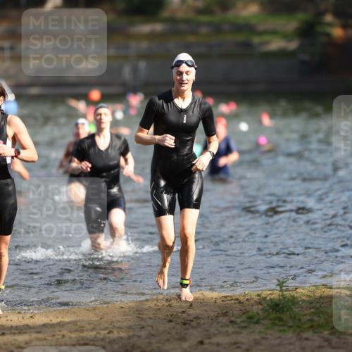 14.09.2025 - Stadtparktriathlon Michael Strokosch http://msf.ph/oto/8870252 14.09.2025 11:12:49 Schwimmen 925, 935, 979, 984, 996, 1015 meine-sportfotos.de