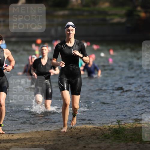 14.09.2025 - Stadtparktriathlon Michael Strokosch http://msf.ph/oto/8870254 14.09.2025 11:12:50 Schwimmen 925, 935, 979, 984, 996, 1009 meine-sportfotos.de