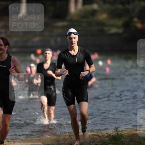 14.09.2025 - Stadtparktriathlon Michael Strokosch http://msf.ph/oto/8870259 14.09.2025 11:12:51 Schwimmen 925, 935, 969, 979, 984, 996, 1009 meine-sportfotos.de