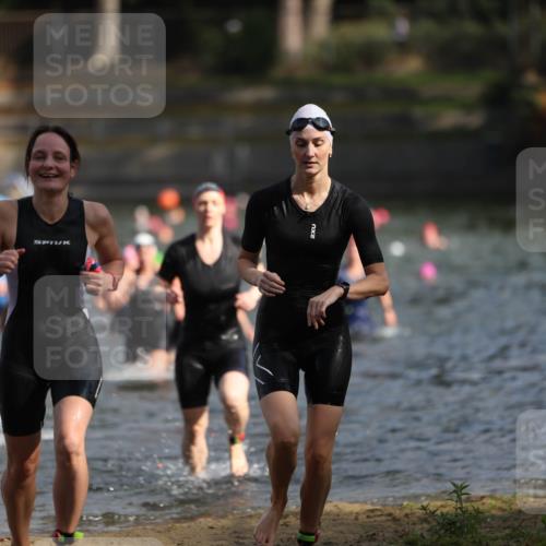 14.09.2025 - Stadtparktriathlon Michael Strokosch http://msf.ph/oto/8870260 14.09.2025 11:12:51 Schwimmen 925, 935, 969, 979, 984, 996, 1009 meine-sportfotos.de