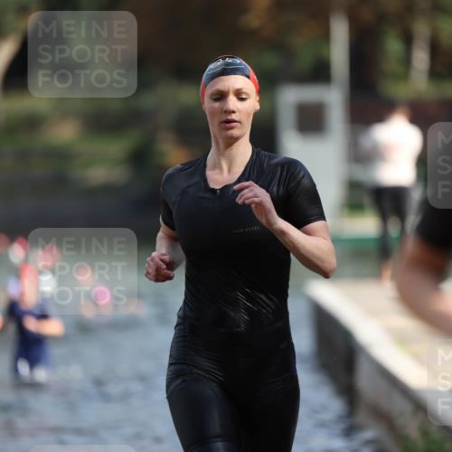 14.09.2025 - Stadtparktriathlon Michael Strokosch http://msf.ph/oto/8870276 14.09.2025 11:12:56 Schwimmen 925, 935, 969, 984, 996, 1009, 1020 meine-sportfotos.de