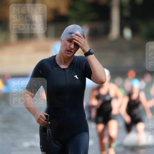 14.09.2025 - Stadtparktriathlon Michael Strokosch http://msf.ph/oto/8870287 14.09.2025 11:12:59 Schwimmen 925, 947, 969, 990, 996, 1006, 1009, 1020 meine-sportfotos.de