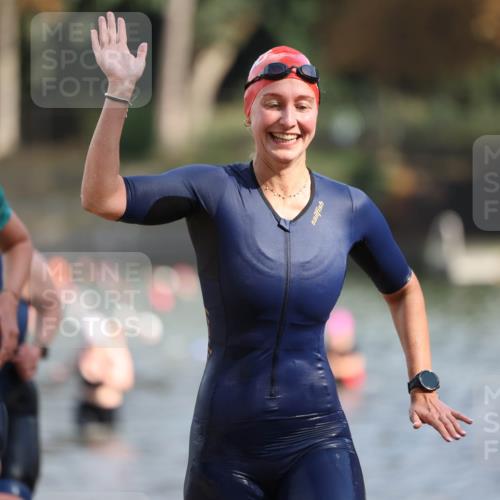 14.09.2025 - Stadtparktriathlon Michael Strokosch http://msf.ph/oto/8870326 14.09.2025 11:13:09 Schwimmen 927, 945, 947, 990, 1001, 1006 meine-sportfotos.de