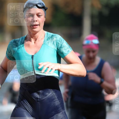 14.09.2025 - Stadtparktriathlon Michael Strokosch http://msf.ph/oto/8870329 14.09.2025 11:13:10 Schwimmen 927, 945, 947, 990, 1001, 1006 meine-sportfotos.de
