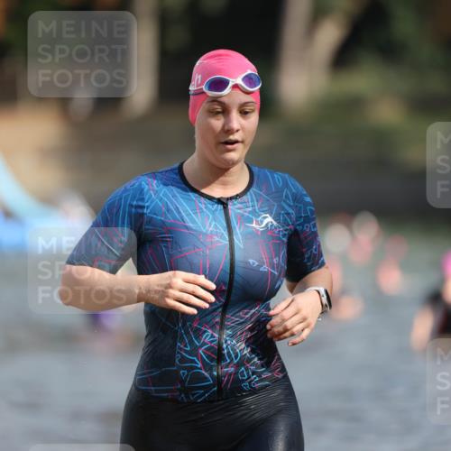 14.09.2025 - Stadtparktriathlon Michael Strokosch http://msf.ph/oto/8870336 14.09.2025 11:13:14 Schwimmen 927, 945, 947, 990, 1001 meine-sportfotos.de