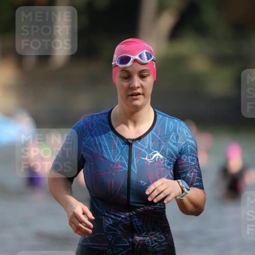 14.09.2025 - Stadtparktriathlon Michael Strokosch http://msf.ph/oto/8870338 14.09.2025 11:13:14 Schwimmen 927, 945, 947, 990, 1001 meine-sportfotos.de