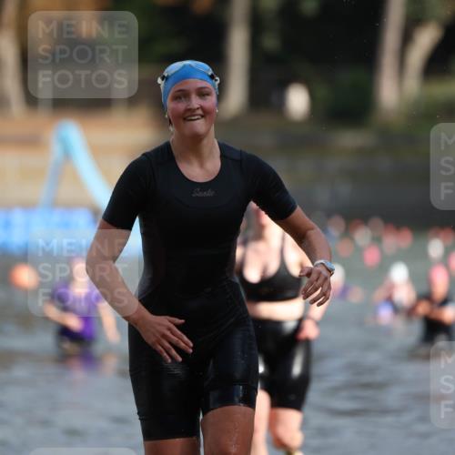 14.09.2025 - Stadtparktriathlon Michael Strokosch http://msf.ph/oto/8870343 14.09.2025 11:13:18 Schwimmen 927, 1001 meine-sportfotos.de