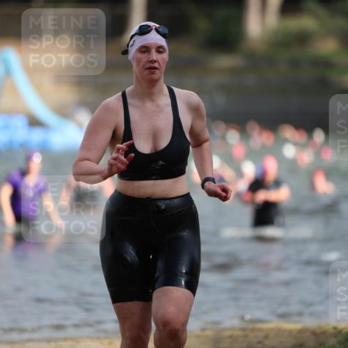 14.09.2025 - Stadtparktriathlon Michael Strokosch http://msf.ph/oto/8870353 14.09.2025 11:13:20 Schwimmen 927, 944, 975, 1001 meine-sportfotos.de