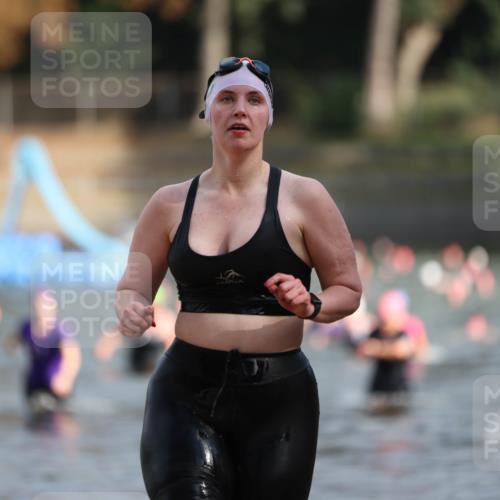 14.09.2025 - Stadtparktriathlon Michael Strokosch http://msf.ph/oto/8870358 14.09.2025 11:13:21 Schwimmen 927, 944, 975, 1001 meine-sportfotos.de