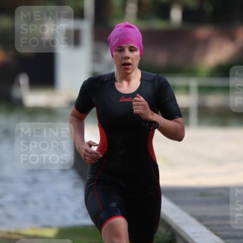 14.09.2025 - Stadtparktriathlon Michael Strokosch http://msf.ph/oto/8870370 14.09.2025 11:13:31 Schwimmen 937, 944, 975, 981, 1018 meine-sportfotos.de