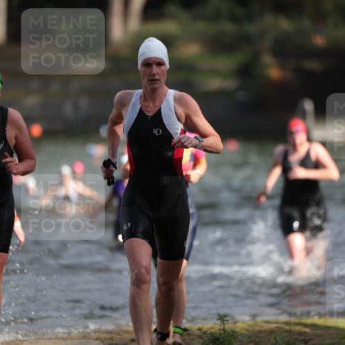 14.09.2025 - Stadtparktriathlon Michael Strokosch http://msf.ph/oto/8870400 14.09.2025 11:13:39 Schwimmen 937, 938, 960, 981, 982, 1018 meine-sportfotos.de