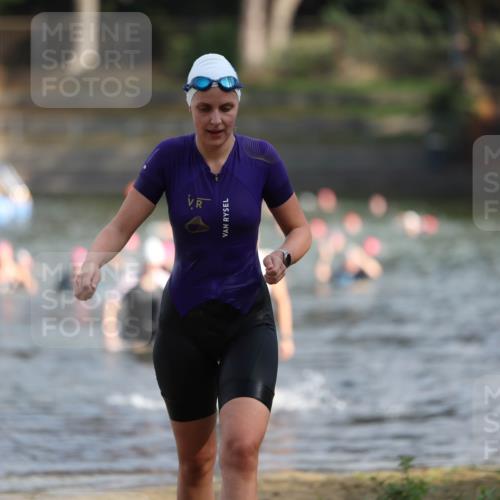 14.09.2025 - Stadtparktriathlon Michael Strokosch http://msf.ph/oto/8870433 14.09.2025 11:13:55 Schwimmen 1002, 1007 meine-sportfotos.de