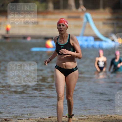 14.09.2025 - Stadtparktriathlon Michael Strokosch http://msf.ph/oto/8870453 14.09.2025 11:14:03 Schwimmen 929, 949, 1002, 1007, 1017 meine-sportfotos.de