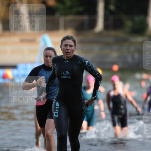 14.09.2025 - Stadtparktriathlon Michael Strokosch http://msf.ph/oto/8870493 14.09.2025 11:14:17 Schwimmen 964, 978, 989, 997, 1017 meine-sportfotos.de