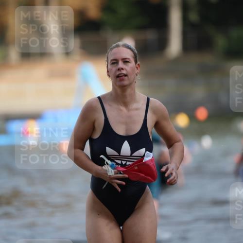 14.09.2025 - Stadtparktriathlon Michael Strokosch http://msf.ph/oto/8870512 14.09.2025 11:14:21 Schwimmen 939, 941, 964, 978, 989, 997 meine-sportfotos.de