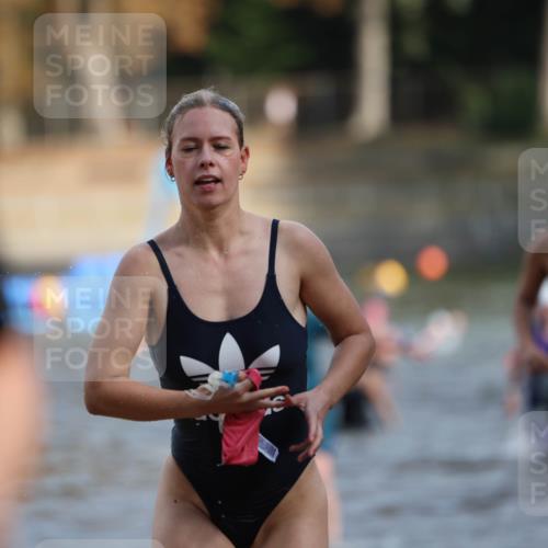 14.09.2025 - Stadtparktriathlon Michael Strokosch http://msf.ph/oto/8870514 14.09.2025 11:14:22 Schwimmen 939, 941, 964, 978, 989, 997 meine-sportfotos.de