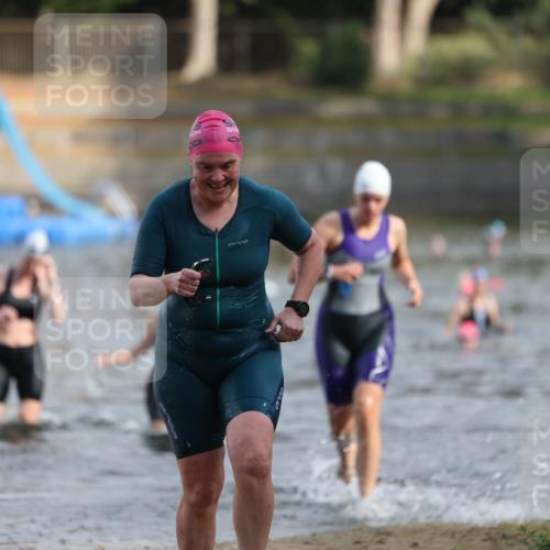 14.09.2025 - Stadtparktriathlon Michael Strokosch http://msf.ph/oto/8870529 14.09.2025 11:14:28 Schwimmen 939, 941 meine-sportfotos.de