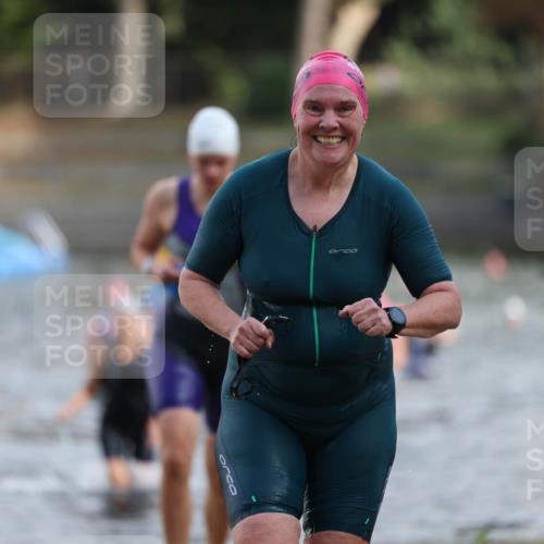 14.09.2025 - Stadtparktriathlon Michael Strokosch http://msf.ph/oto/8870546 14.09.2025 11:14:30 Schwimmen 939, 941, 946, 966 meine-sportfotos.de