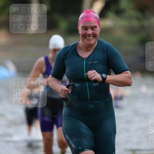 14.09.2025 - Stadtparktriathlon Michael Strokosch http://msf.ph/oto/8870547 14.09.2025 11:14:31 Schwimmen 939, 941, 946, 966 meine-sportfotos.de