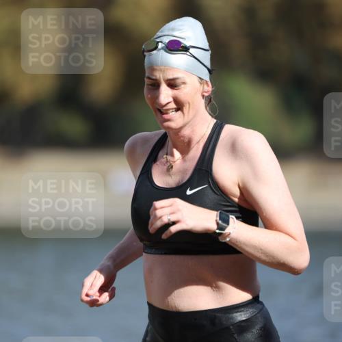 14.09.2025 - Stadtparktriathlon Michael Strokosch http://msf.ph/oto/8870568 14.09.2025 11:14:41 Schwimmen 946, 957, 958, 963, 966, 970 meine-sportfotos.de