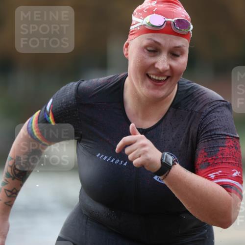14.09.2025 - Stadtparktriathlon Michael Strokosch http://msf.ph/oto/8870661 14.09.2025 11:15:12 Schwimmen 948, 1008 meine-sportfotos.de