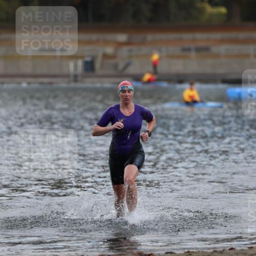 14.09.2025 - Stadtparktriathlon Michael Strokosch http://msf.ph/oto/8870662 14.09.2025 11:15:34 Schwimmen 972, 994 meine-sportfotos.de