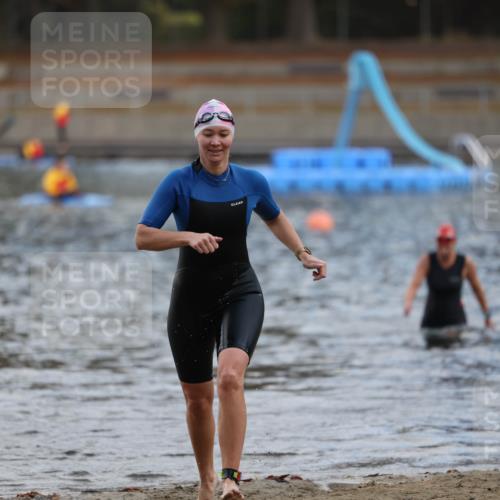 14.09.2025 - Stadtparktriathlon Michael Strokosch http://msf.ph/oto/8870688 14.09.2025 11:15:41 Schwimmen 924, 972, 994 meine-sportfotos.de