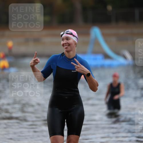 14.09.2025 - Stadtparktriathlon Michael Strokosch http://msf.ph/oto/8870697 14.09.2025 11:15:42 Schwimmen 924, 972, 994 meine-sportfotos.de