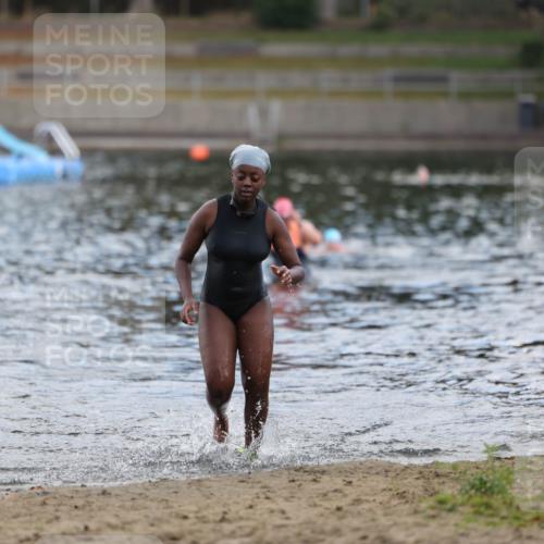 14.09.2025 - Stadtparktriathlon Michael Strokosch http://msf.ph/oto/8870712 14.09.2025 11:15:48 Schwimmen 924, 1005 meine-sportfotos.de
