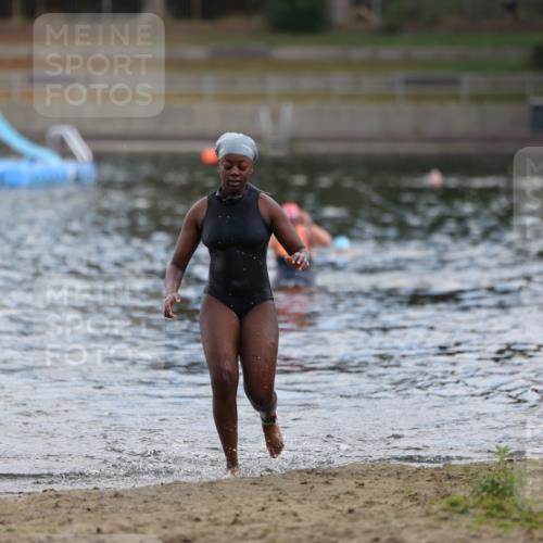 14.09.2025 - Stadtparktriathlon Michael Strokosch http://msf.ph/oto/8870713 14.09.2025 11:15:48 Schwimmen 924, 1005 meine-sportfotos.de