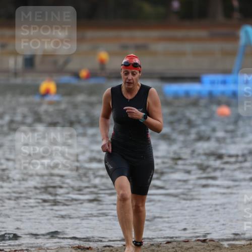 14.09.2025 - Stadtparktriathlon Michael Strokosch http://msf.ph/oto/8870729 14.09.2025 11:15:53 Schwimmen 924, 1005 meine-sportfotos.de