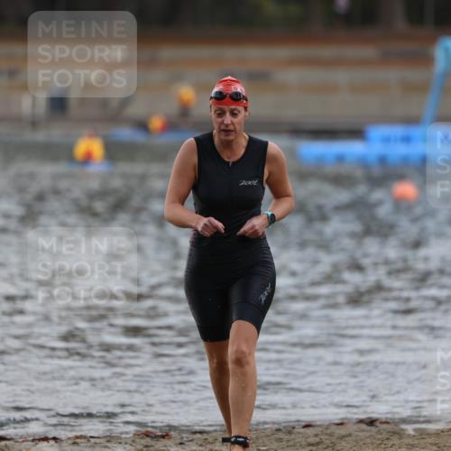 14.09.2025 - Stadtparktriathlon Michael Strokosch http://msf.ph/oto/8870731 14.09.2025 11:15:53 Schwimmen 924, 1005 meine-sportfotos.de