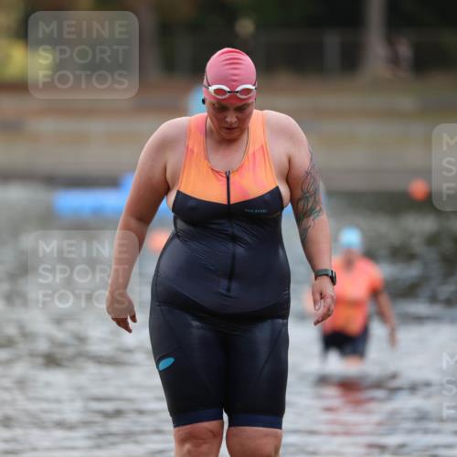 14.09.2025 - Stadtparktriathlon Michael Strokosch http://msf.ph/oto/8870751 14.09.2025 11:16:13 Schwimmen 962, 986 meine-sportfotos.de