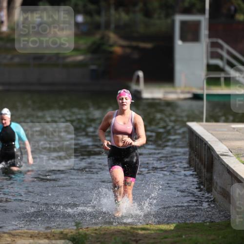 14.09.2025 - Stadtparktriathlon Michael Strokosch http://msf.ph/oto/8870771 14.09.2025 11:17:25 Schwimmen 931 meine-sportfotos.de
