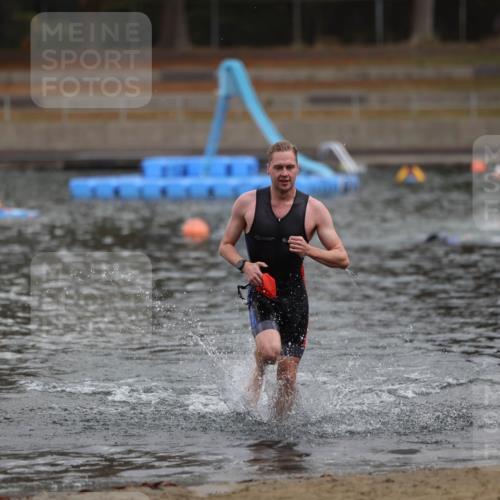 14.09.2025 - Stadtparktriathlon Michael Strokosch http://msf.ph/oto/8870816 14.09.2025 11:28:11 Schwimmen 1069 meine-sportfotos.de