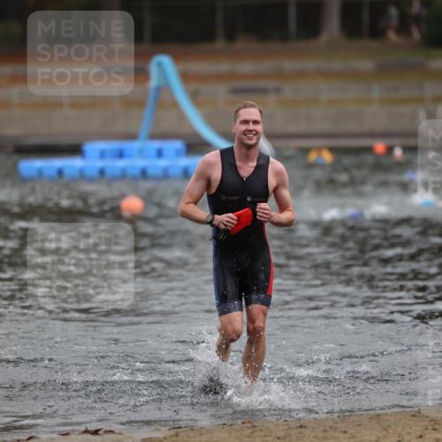 14.09.2025 - Stadtparktriathlon Michael Strokosch http://msf.ph/oto/8870819 14.09.2025 11:28:11 Schwimmen 1069 meine-sportfotos.de
