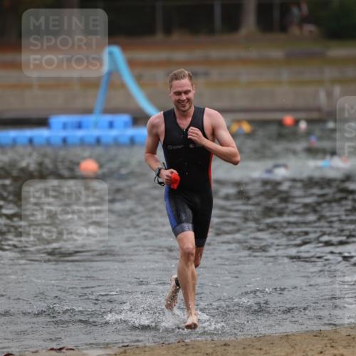 14.09.2025 - Stadtparktriathlon Michael Strokosch http://msf.ph/oto/8870821 14.09.2025 11:28:11 Schwimmen 1069 meine-sportfotos.de