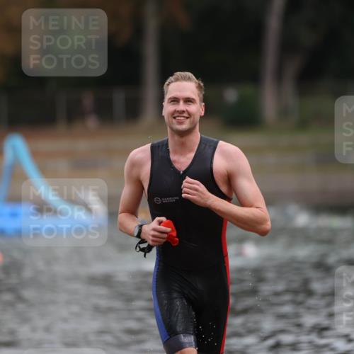14.09.2025 - Stadtparktriathlon Michael Strokosch http://msf.ph/oto/8870830 14.09.2025 11:28:14 Schwimmen 1069, 1093 meine-sportfotos.de