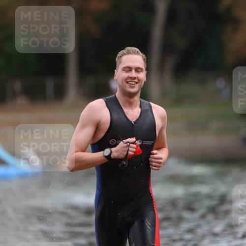 14.09.2025 - Stadtparktriathlon Michael Strokosch http://msf.ph/oto/8870831 14.09.2025 11:28:14 Schwimmen 1069, 1093 meine-sportfotos.de