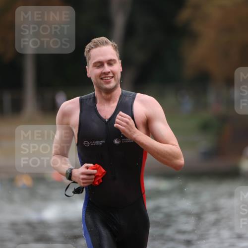 14.09.2025 - Stadtparktriathlon Michael Strokosch http://msf.ph/oto/8870833 14.09.2025 11:28:14 Schwimmen 1069, 1093 meine-sportfotos.de