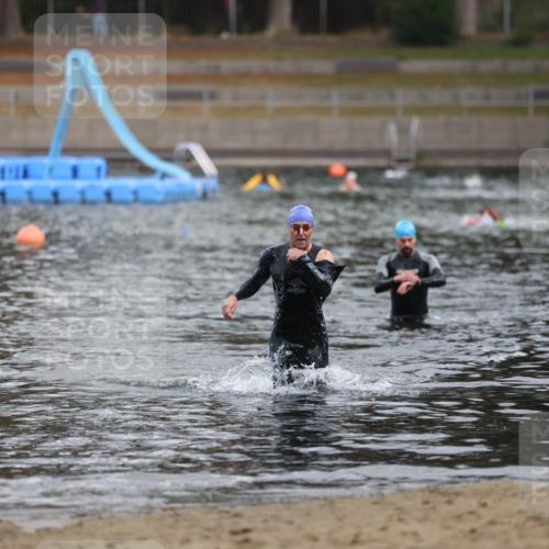 14.09.2025 - Stadtparktriathlon Michael Strokosch http://msf.ph/oto/8870842 14.09.2025 11:28:35 Schwimmen 1067 meine-sportfotos.de